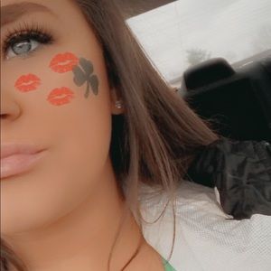 Meet your Posher, Becca